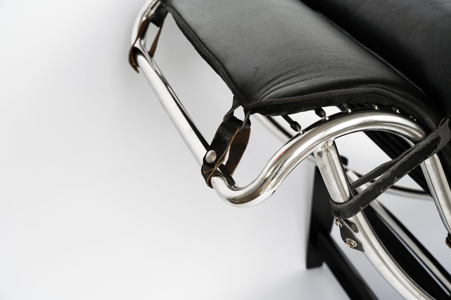 Vintage Le Corbusier Chaise Style Lounger
