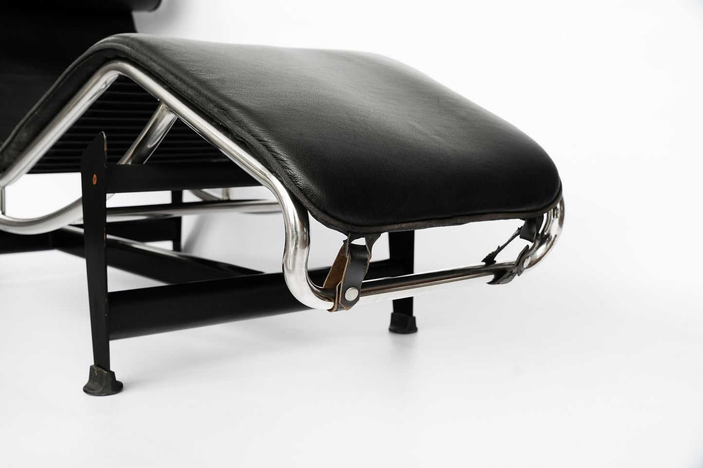 Vintage Le Corbusier Chaise Style Lounger