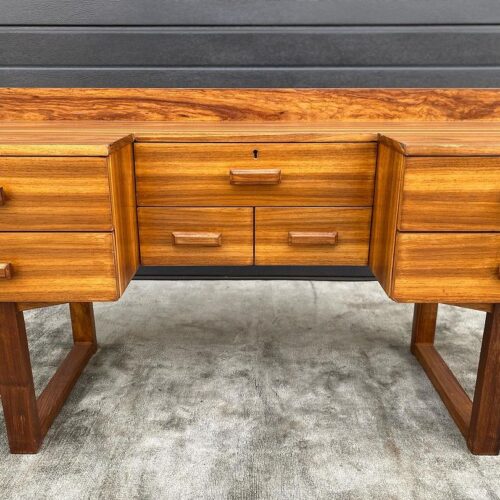 Retro Dresser
