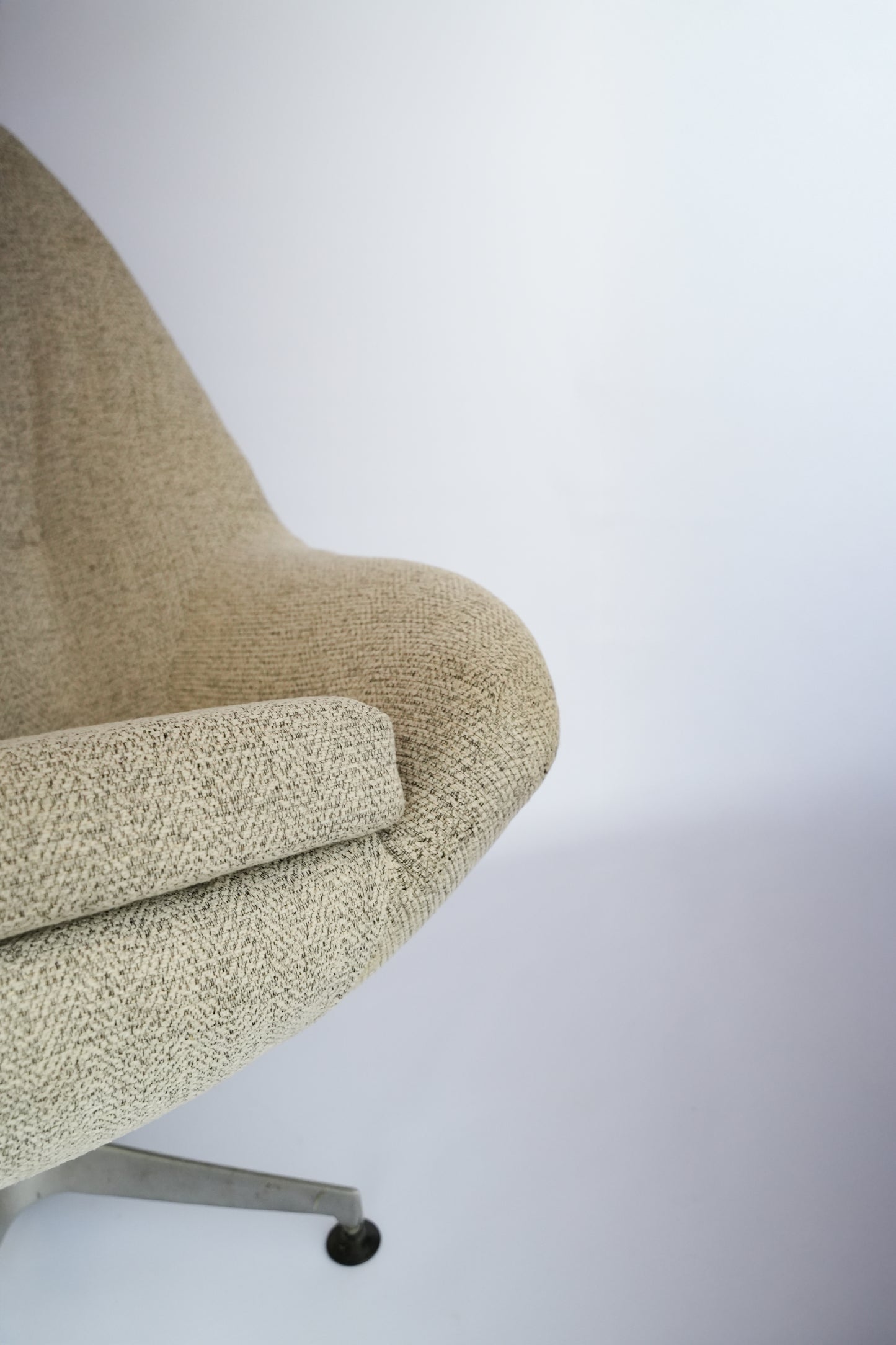 Mid Century Swivel Chair