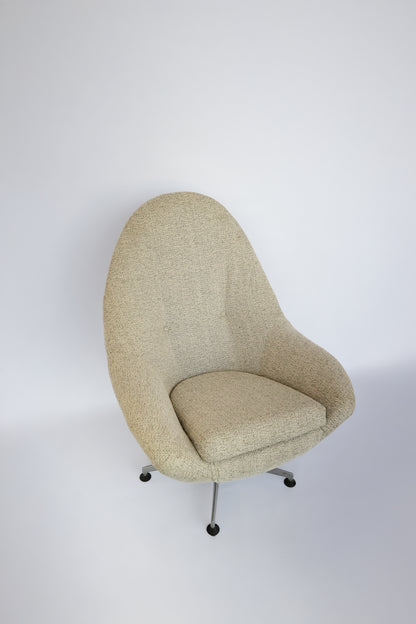 Mid Century Swivel Chair