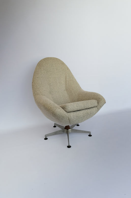 Mid Century Swivel Chair