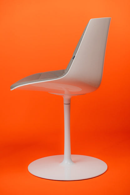 Retro-Inspired Italian Swivel Chair Pair - Image 4