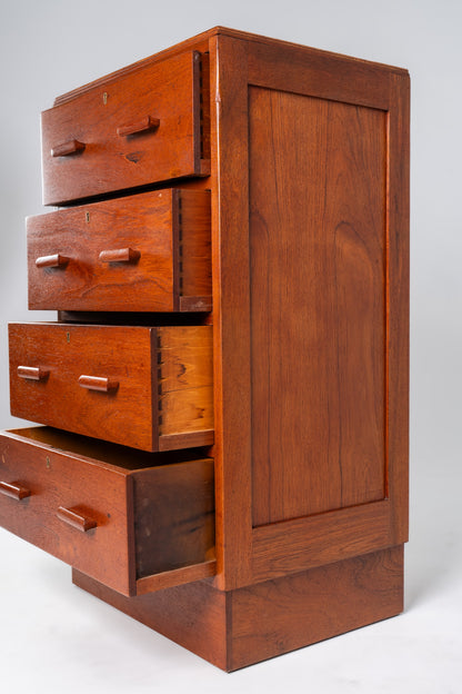 Vintage 4-Drawer Chest with Dovetail Joints - Image 3