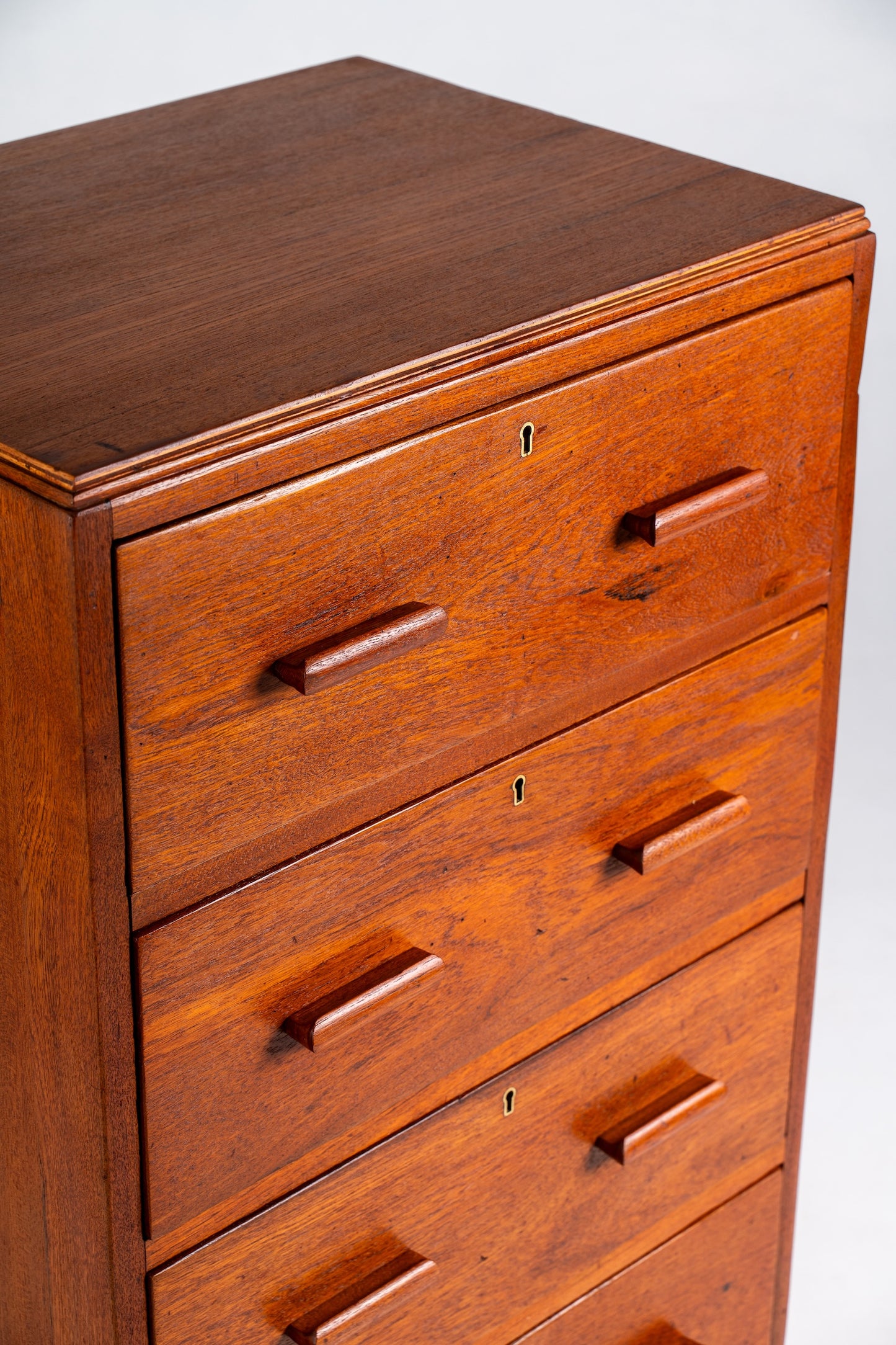 Vintage 4-Drawer Chest with Dovetail Joints - Image 4